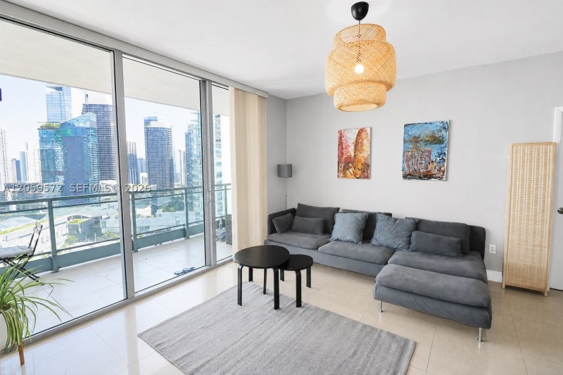 Condo for sale at The Ivy 3212