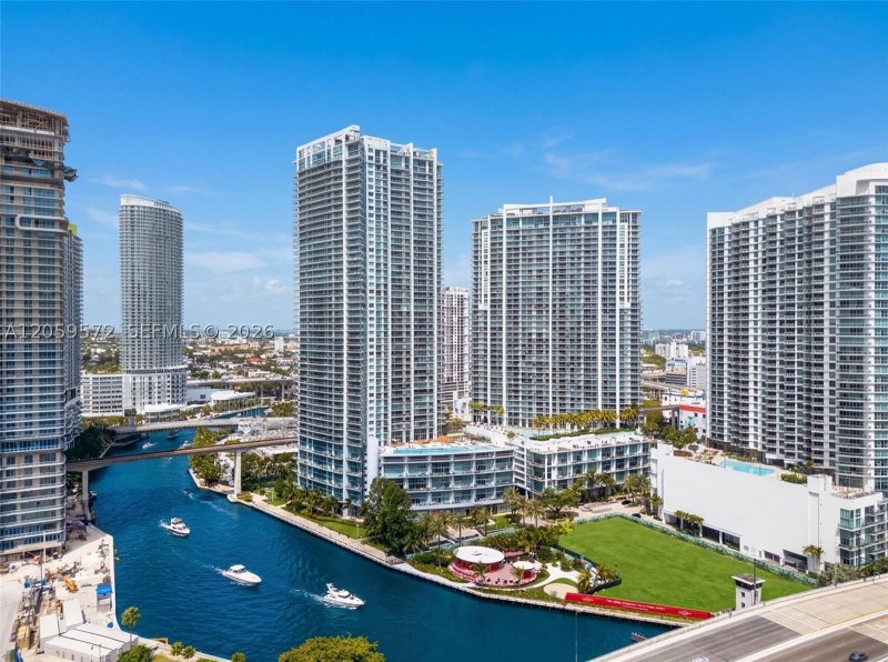 Condo for sale at The Ivy 3212