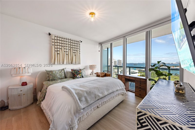 Condo for sale at Marina Blue 2009