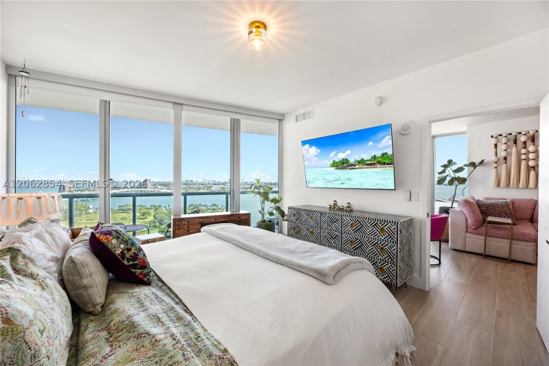 Condo for sale at Marina Blue 2009