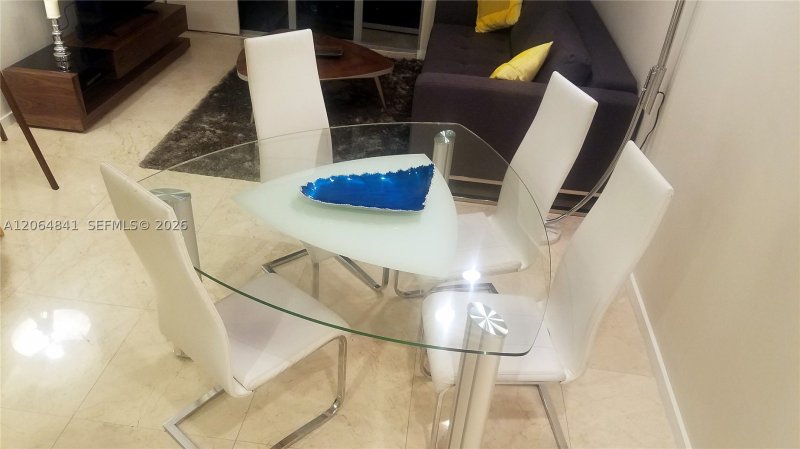 Aluguel de apartamento no Avenue on Brickell 1060 Tower 2411