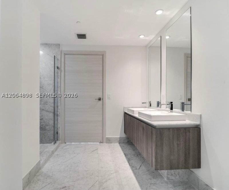 Condo for sale at SLS Lux Brickell 1807
