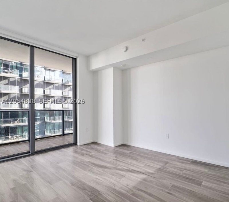 Condo for sale at SLS Lux Brickell 1807