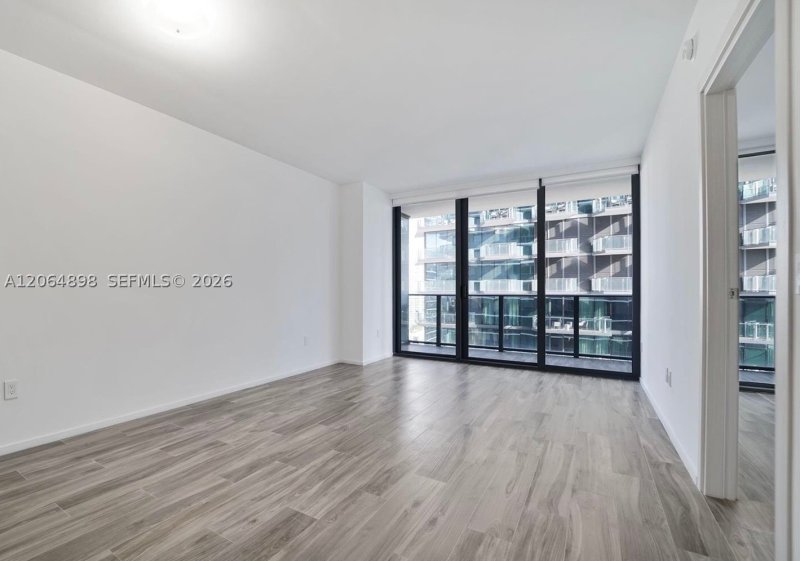 Condo for sale at SLS Lux Brickell 1807