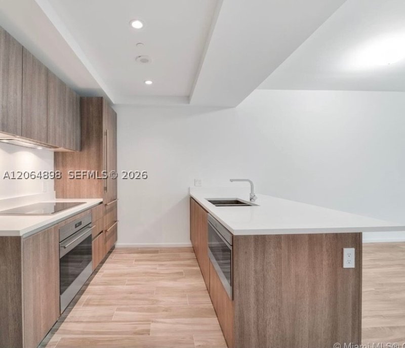 Condo for sale at SLS Lux Brickell 1807