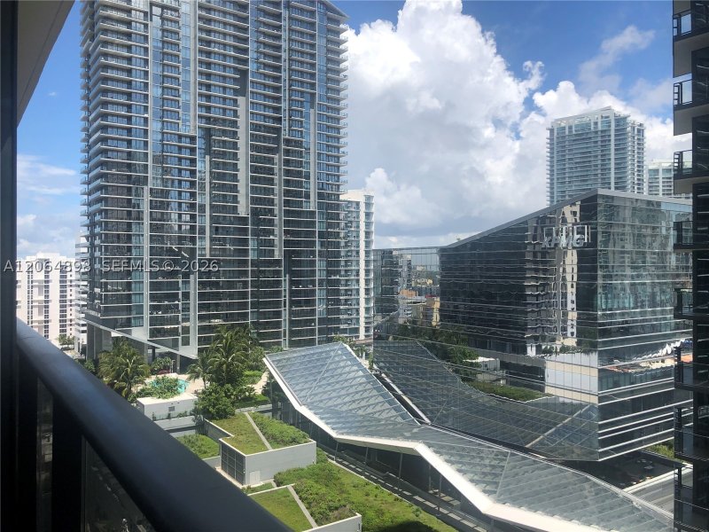 Condo for sale at SLS Lux Brickell 1807