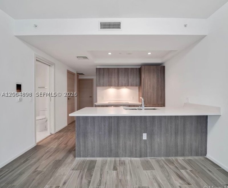 Condo for sale at SLS Lux Brickell 1807