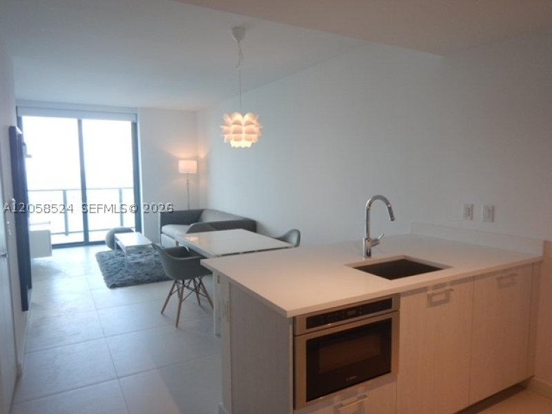 Aluguel de apartamento no Paraiso Bayviews 1902