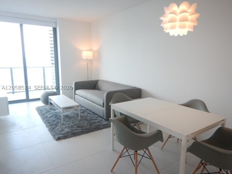 Aluguel de apartamento no Paraiso Bayviews 1902