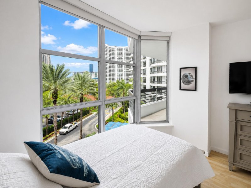 Comprar apartamento en Mystic Pointe 300 608