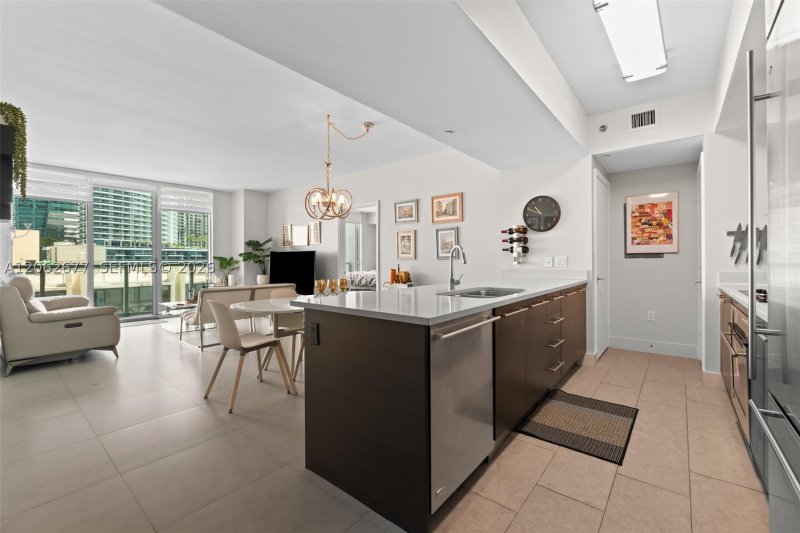 Comprar apartamento no 500 Brickell East Tower 1405