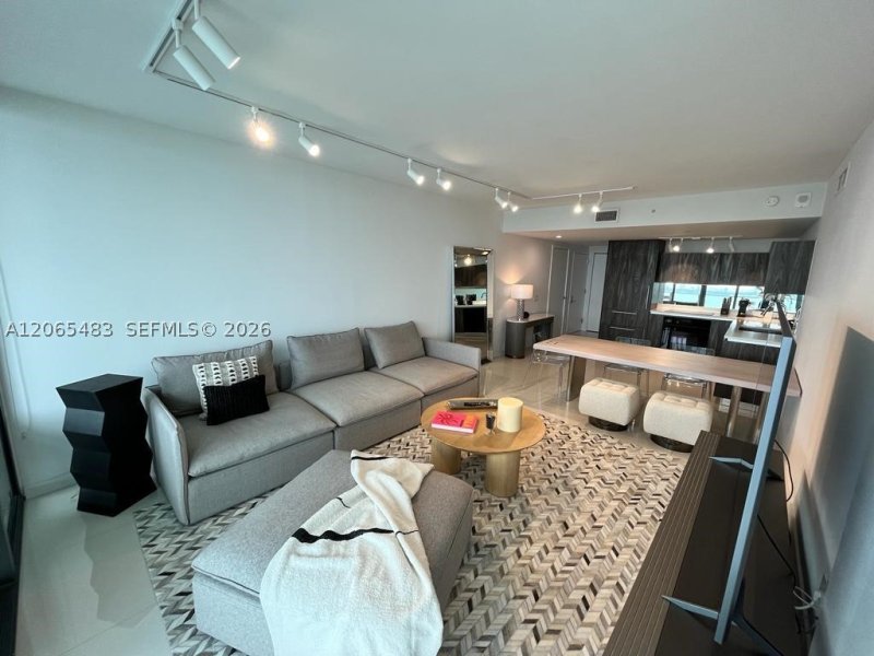 Alquiler de apartamento en One Paraiso 3003