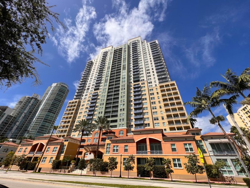 Condo for sale at Yacht Club at Portofino 2110