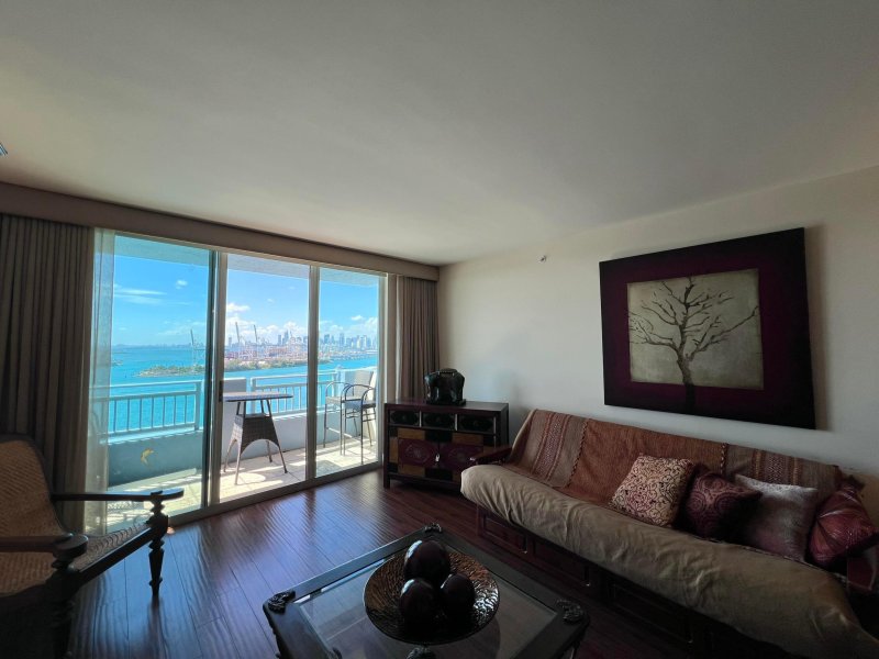 Condo for sale at Yacht Club at Portofino 2110