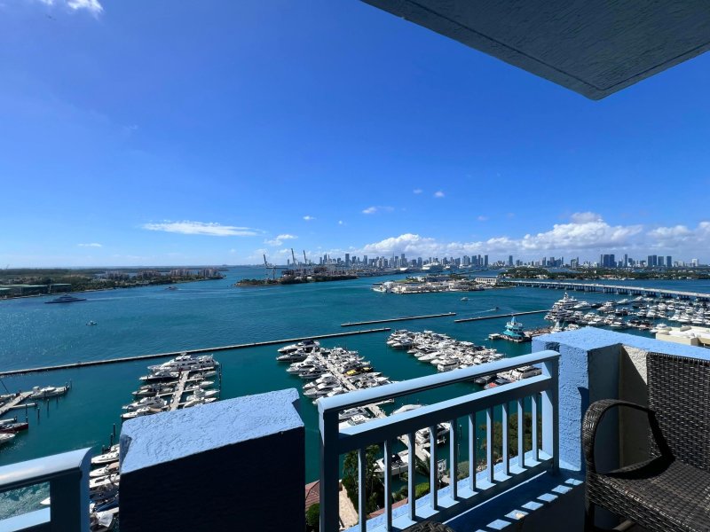 Condo for sale at Yacht Club at Portofino 2110