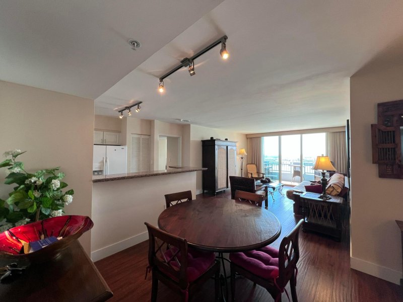 Condo for sale at Yacht Club at Portofino 2110