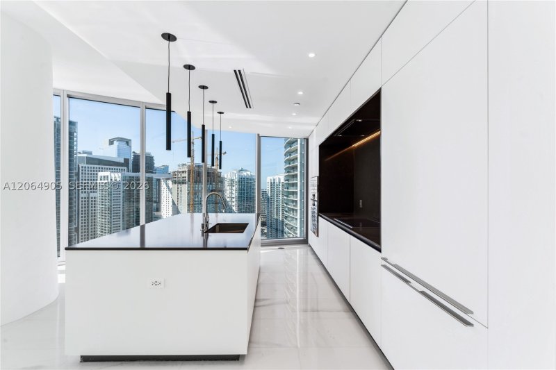 Comprar apartamento no Aston Martin Residences 3507