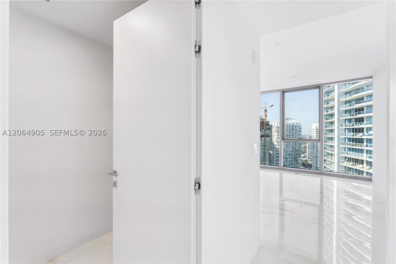 Comprar apartamento no Aston Martin Residences 3507