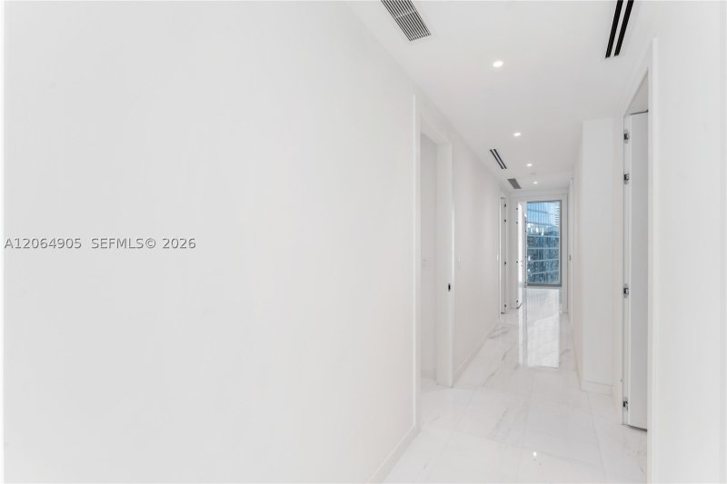 Comprar apartamento no Aston Martin Residences 3507