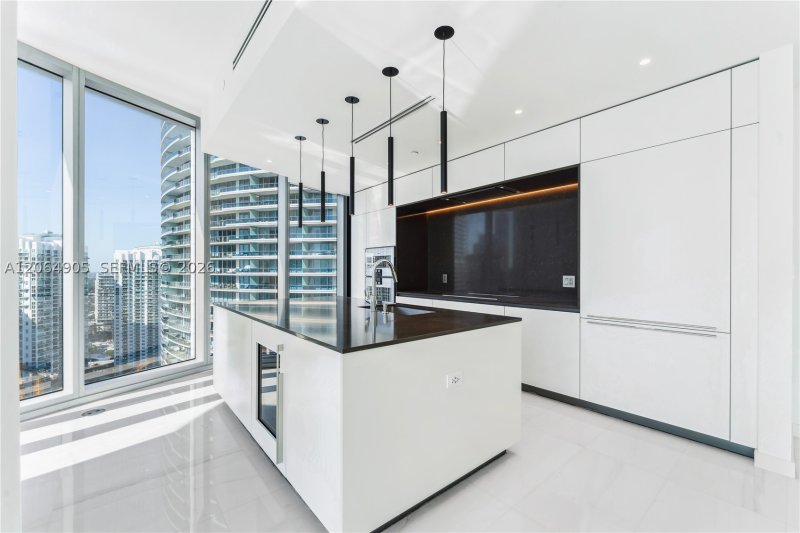 Comprar apartamento no Aston Martin Residences 3507