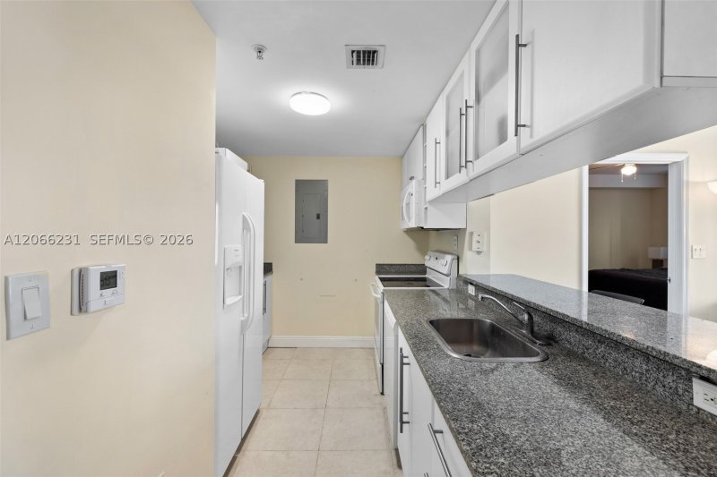 Apartment for rent at 1800 Biscayne Plaza 710