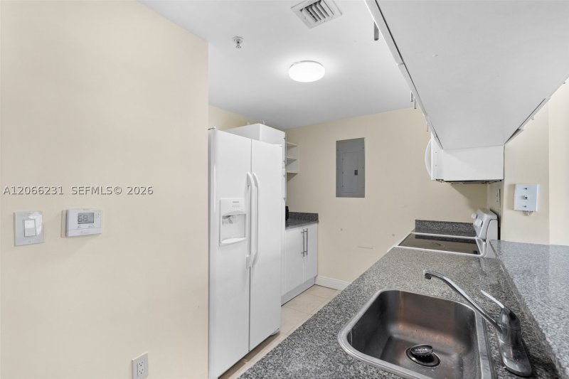 Apartment for rent at 1800 Biscayne Plaza 710