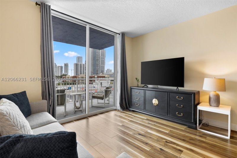 Apartment for rent at 1800 Biscayne Plaza 710