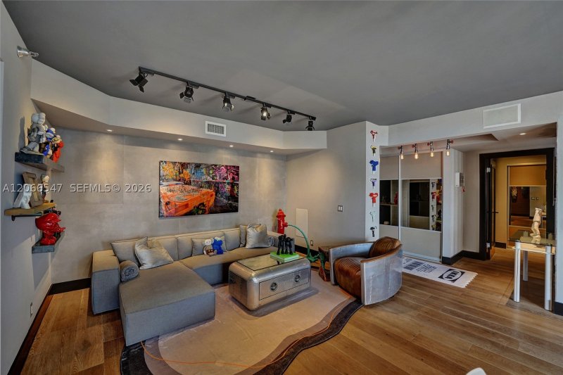 Property photo # 8
