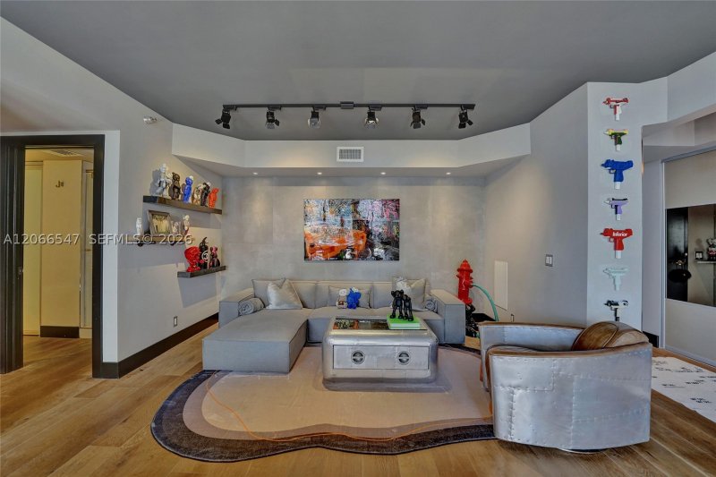 Property photo # 7