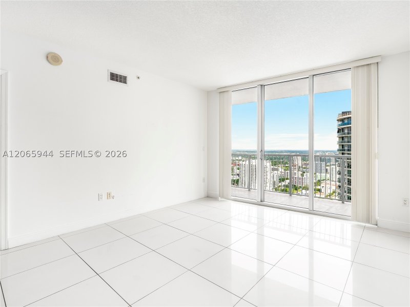 Comprar apartamento no Opera Tower PH-5309