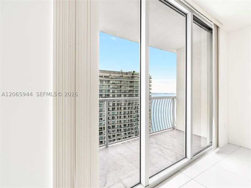 Comprar apartamento no Opera Tower PH-5309