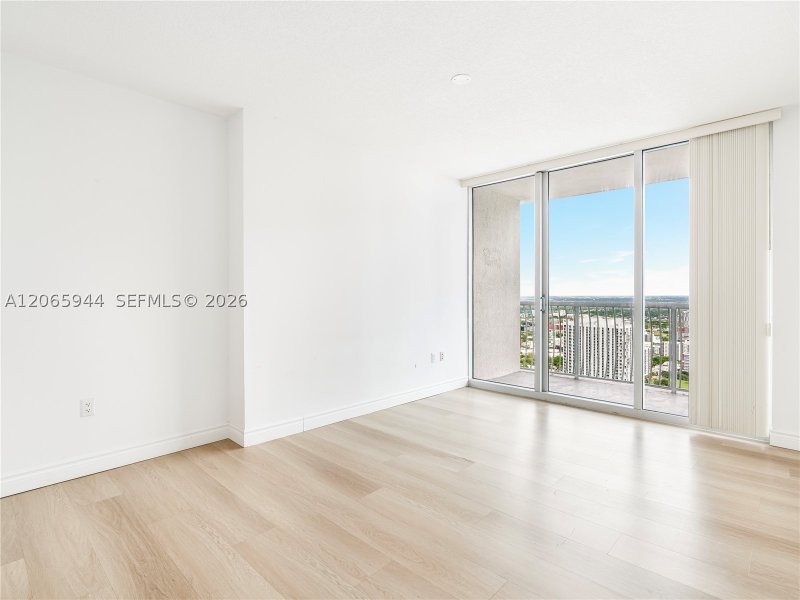 Comprar apartamento no Opera Tower PH-5309