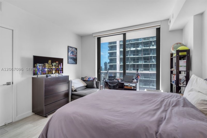 Aluguel de apartamento no Brickell Heights West 2407