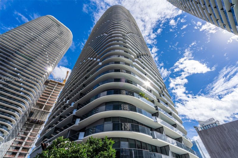 Aluguel de apartamento no Brickell Heights West 2407