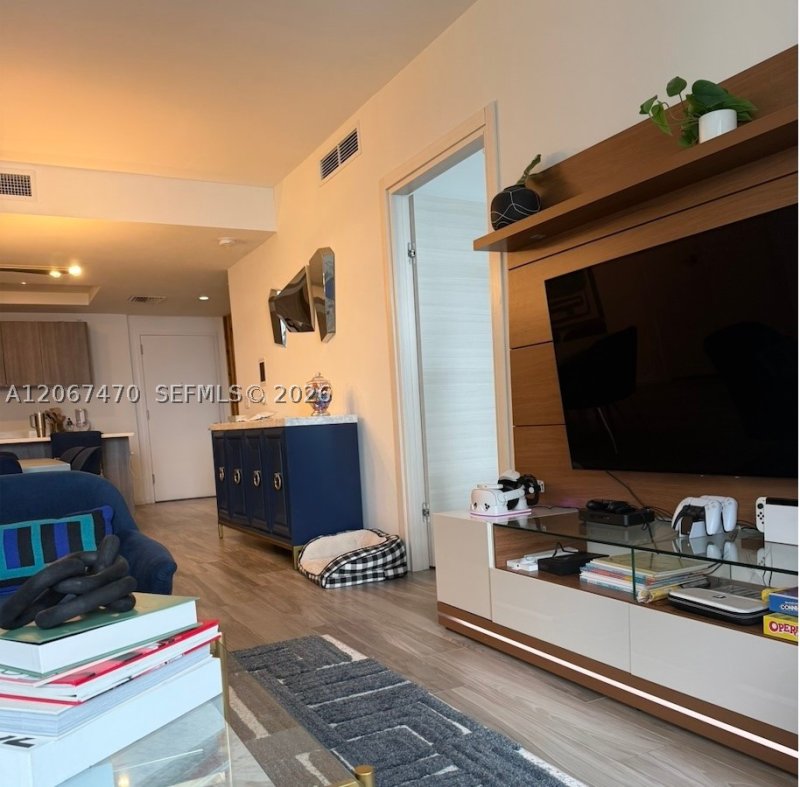 Comprar apartamento no SLS Lux Brickell 2410