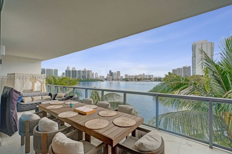 Echo Aventura Apt #210