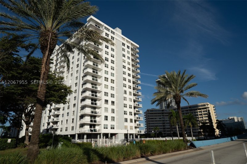 Condo for sale at Plaza Towers South 1509