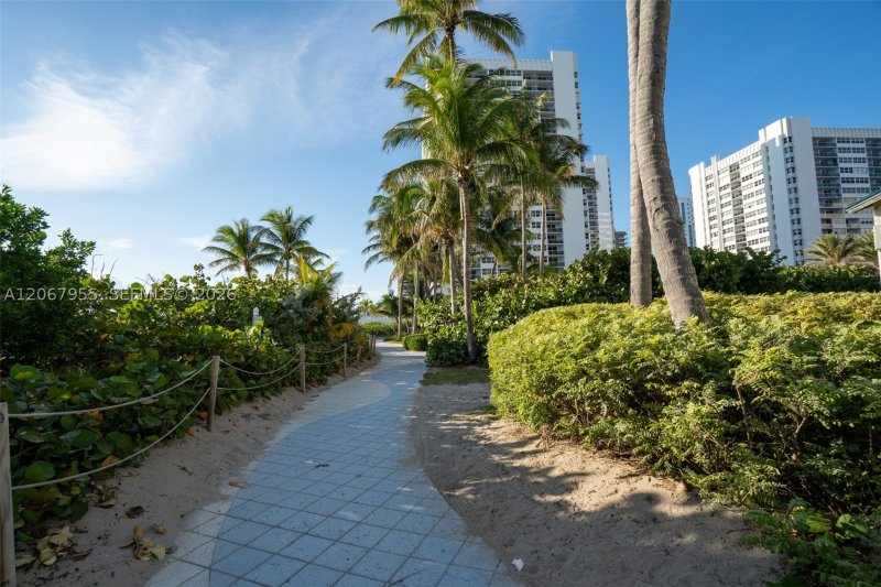Condo for sale at Plaza Towers South 1509