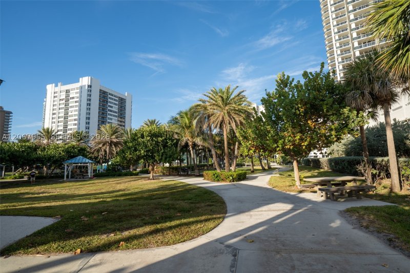 Condo for sale at Plaza Towers South 1509