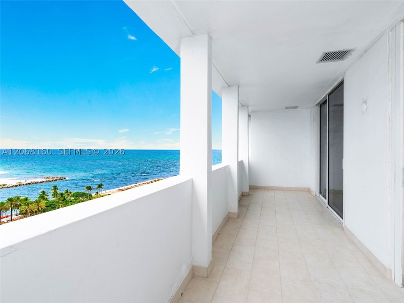 Harbour House Apt #PH1506