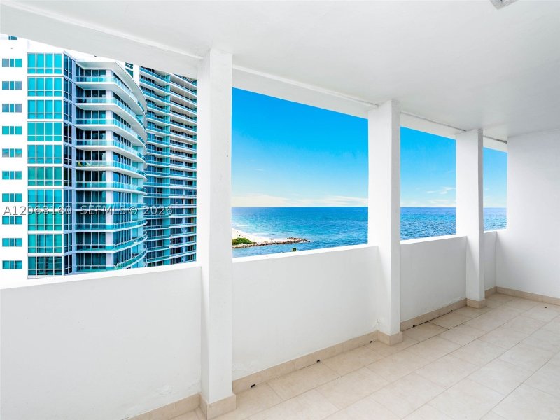 Comprar apartamento no Harbour House PH1506