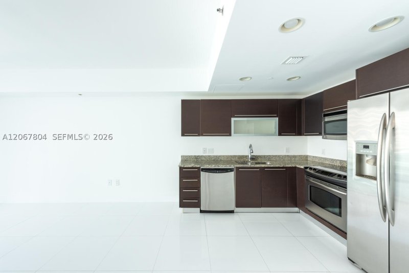Aluguel de apartamento no The Plaza Tower I 2208