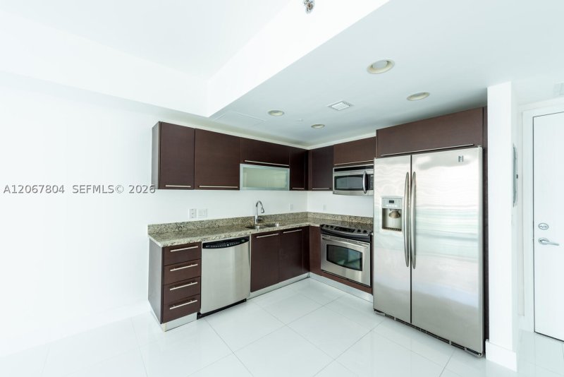 Aluguel de apartamento no The Plaza Tower I 2208