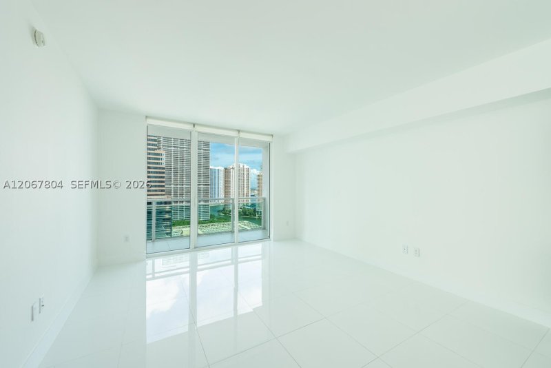 Aluguel de apartamento no The Plaza Tower I 2208