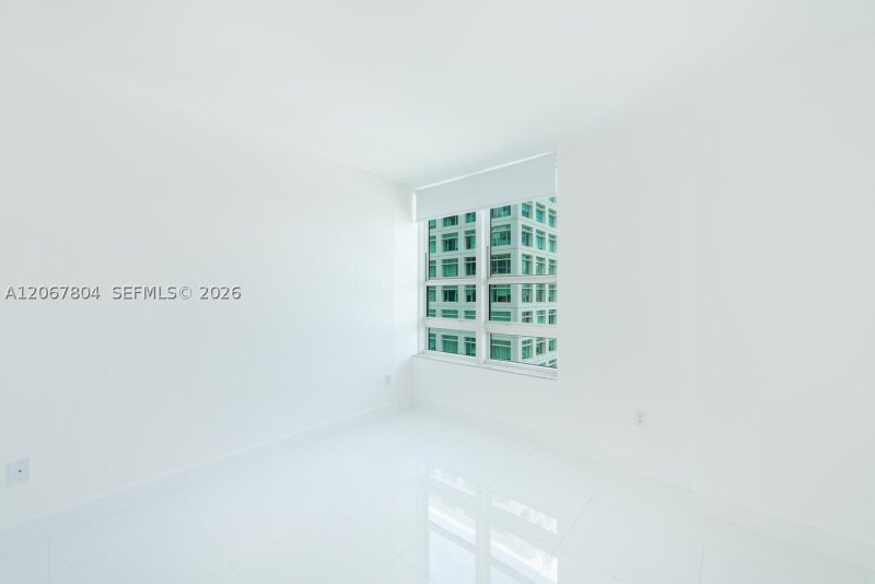 Aluguel de apartamento no The Plaza Tower I 2208