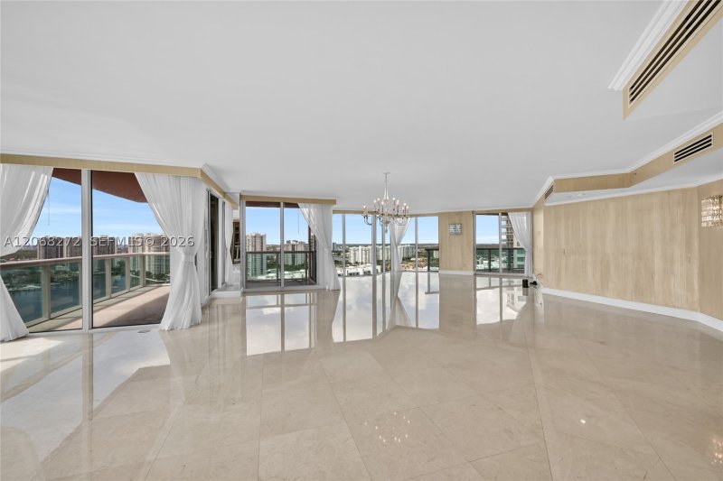 Comprar apartamento no Hidden Bay 2813