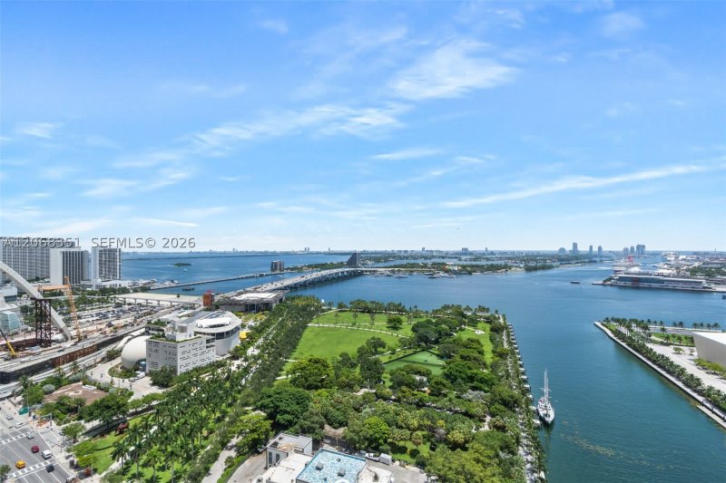Apartment for rent at 900 Biscayne 3103