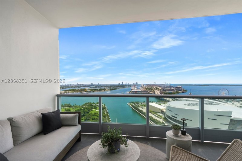Apartment for rent at 900 Biscayne 3103
