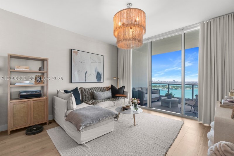 Apartment for rent at 900 Biscayne 3103