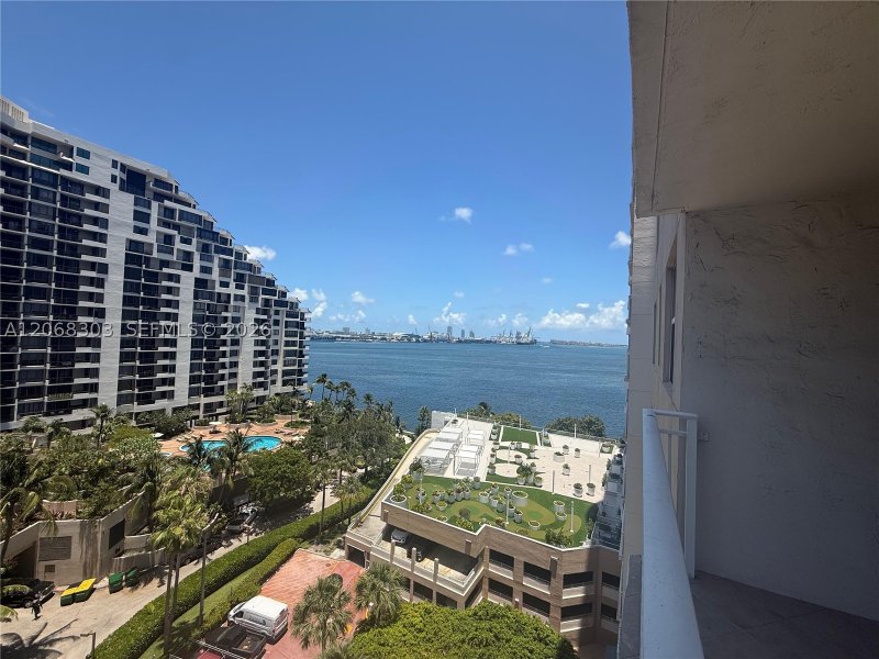 Apartment for rent at Isola Brickell Key 1101
